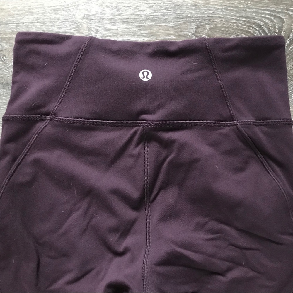 Lululemon Crop Leggings w/ Mesh Details sz 4